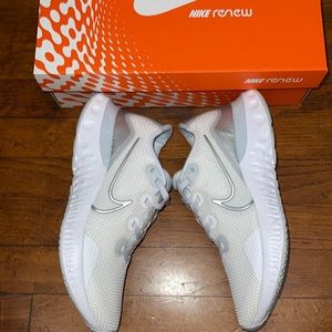 WMNS Nike Renew Run